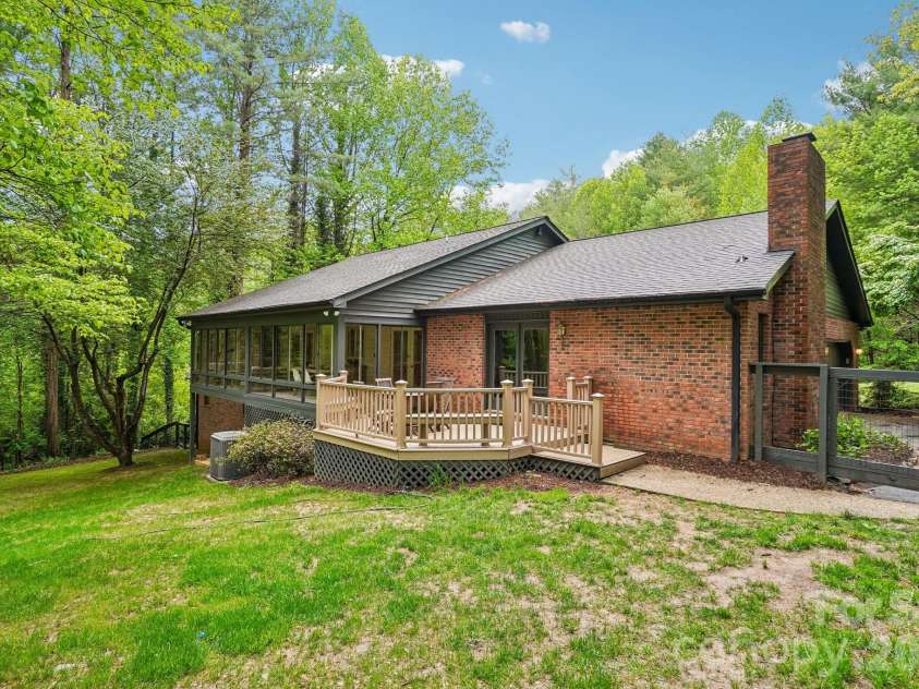 9 Westbridge Drive, Hendersonville, NC 28739.  MLS# CAR4371220, YatesRealty ID 20029. 