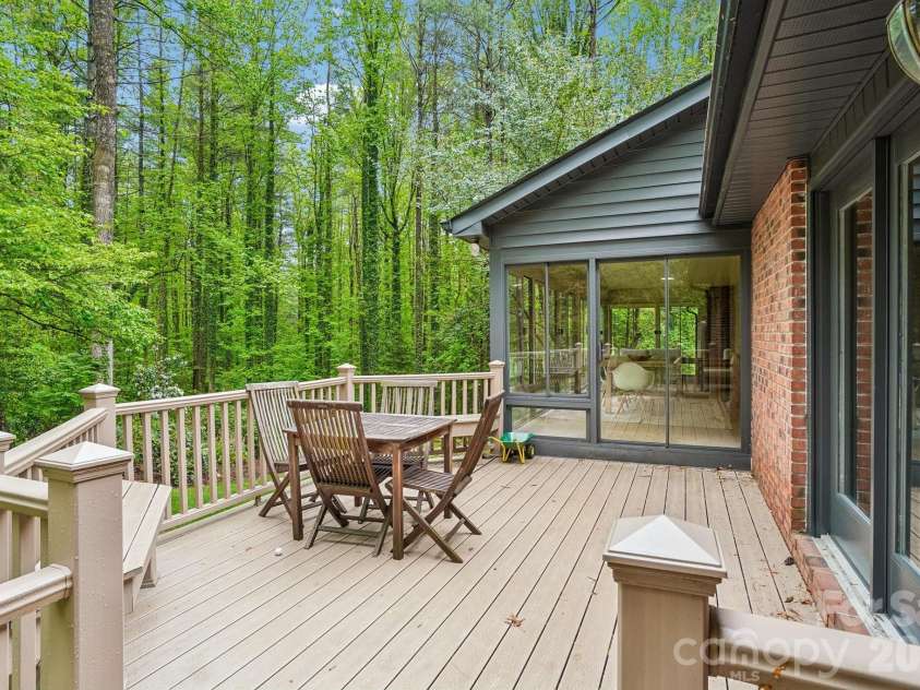 9 Westbridge Drive, Hendersonville, NC 28739.  MLS# CAR4371220, YatesRealty ID 20029. 