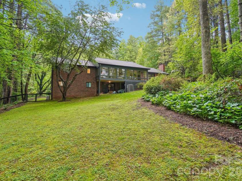9 Westbridge Drive, Hendersonville, NC 28739.  MLS# CAR4371220, YatesRealty ID 20029. 