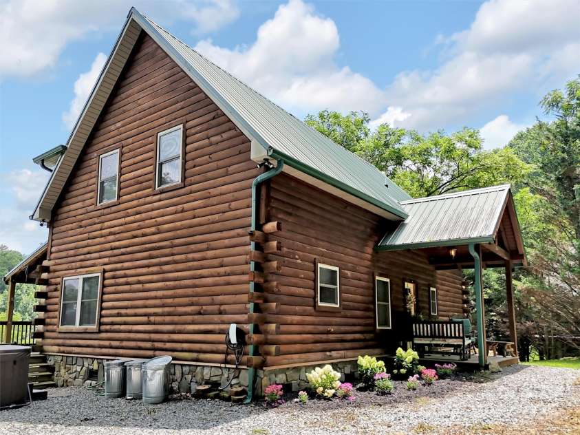 1064 Point Of View Drive, Waynesville, NC 28785.  MLS# CAR4277940, YatesRealty ID 2003. 