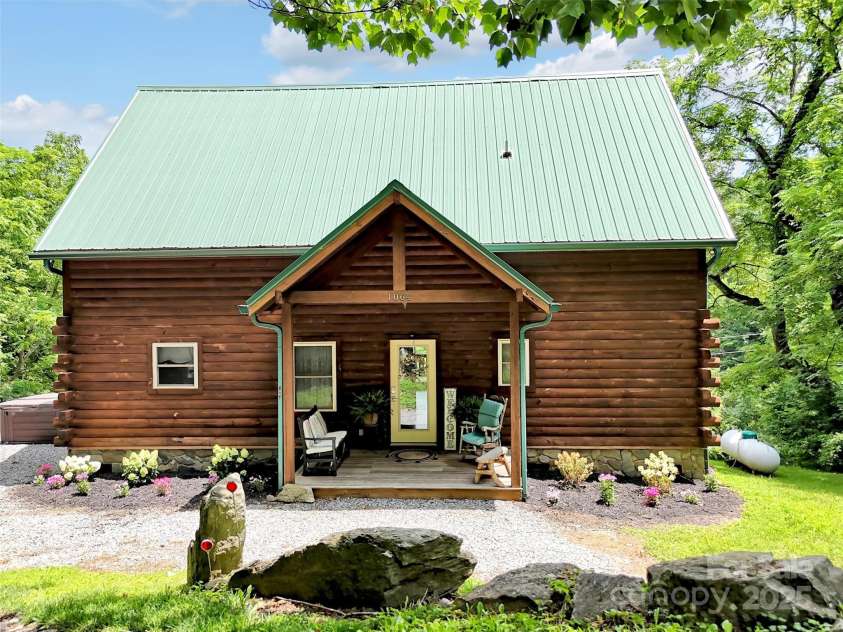 1064 Point Of View Drive, Waynesville, NC 28785.  MLS# CAR4277940, YatesRealty ID 2003. 