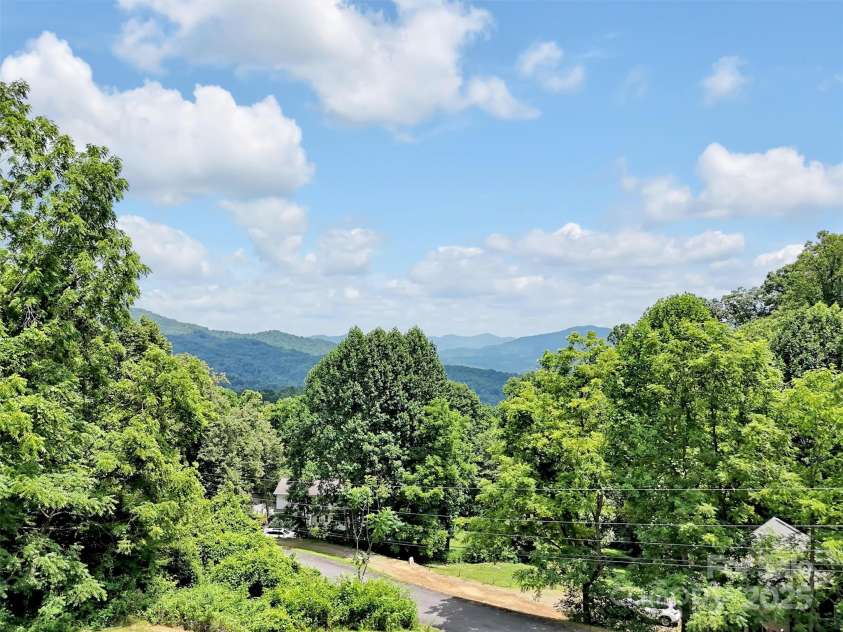 1064 Point Of View Drive, Waynesville, NC 28785.  MLS# CAR4277940, YatesRealty ID 2003. 