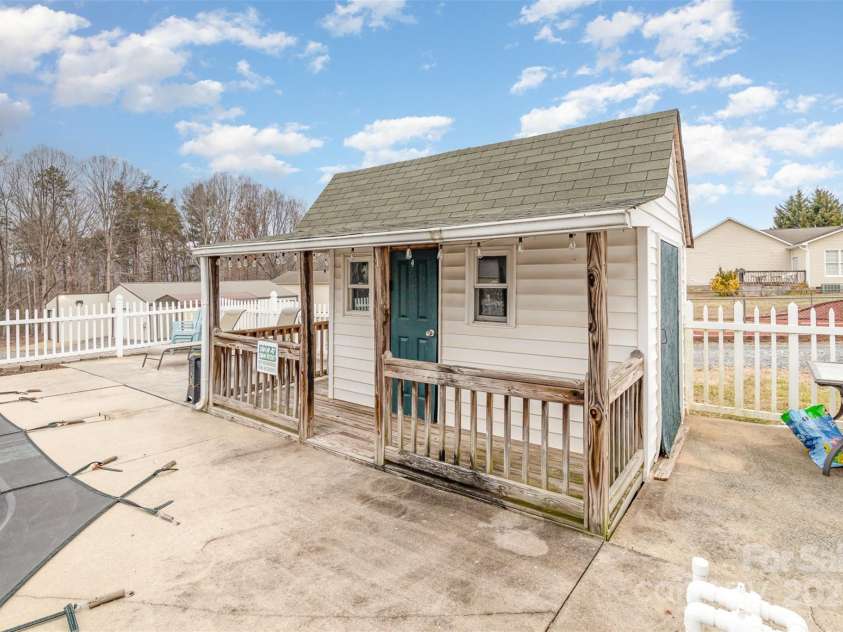 6328 Nc 10 Highway, Hickory, NC 28602.  MLS# CAR4217217, YatesRealty ID 20030. 