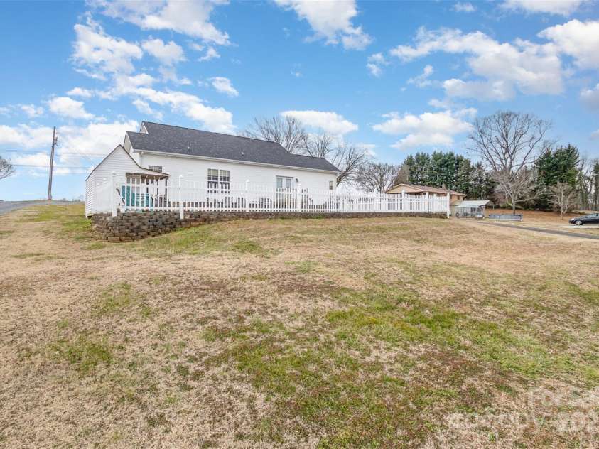6328 Nc 10 Highway, Hickory, NC 28602.  MLS# CAR4217217, YatesRealty ID 20030. 