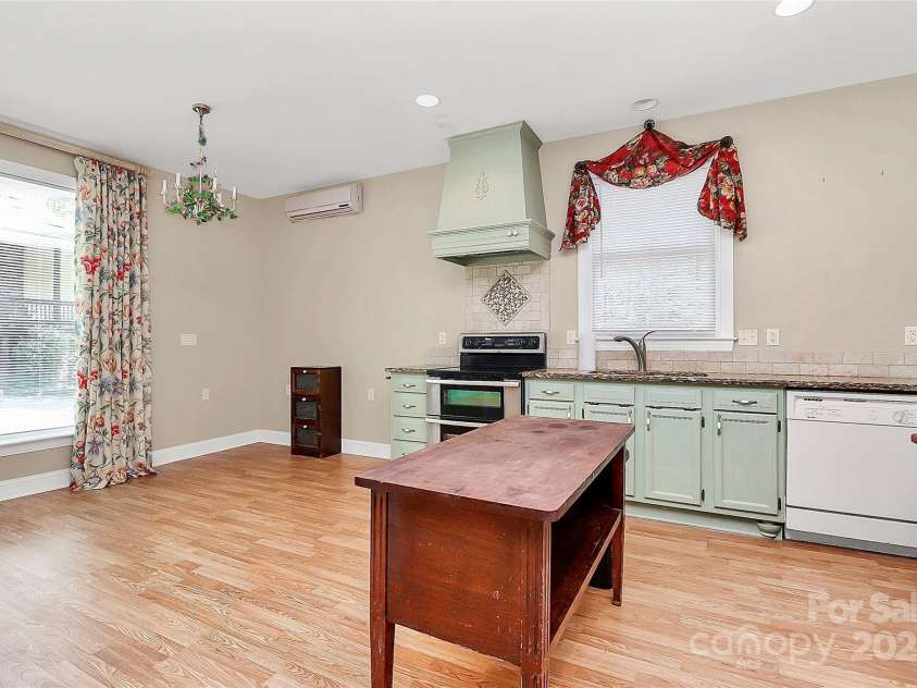729 Lochaven Road, Waxhaw, NC 28173.  MLS# CAR4247691, YatesRealty ID 20031. 