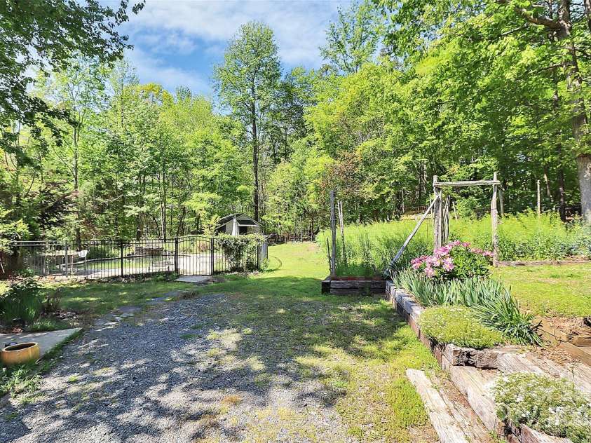 729 Lochaven Road, Waxhaw, NC 28173.  MLS# CAR4247691, YatesRealty ID 20031. 