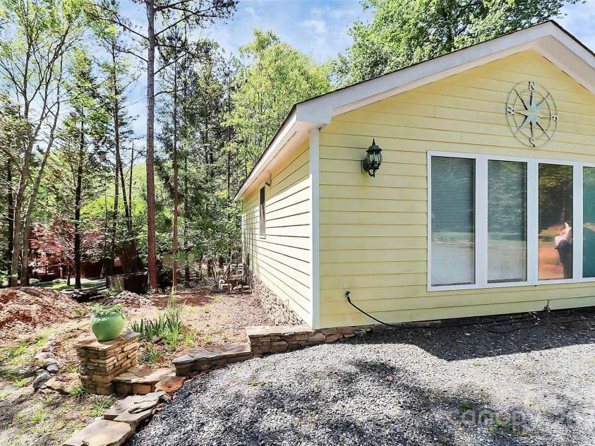 729 Lochaven Road, Waxhaw, NC 28173.  MLS# CAR4247691, YatesRealty ID 20031. 