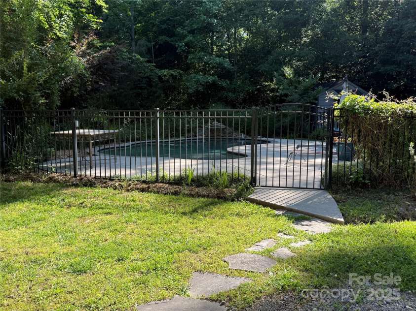 729 Lochaven Road, Waxhaw, NC 28173.  MLS# CAR4247691, YatesRealty ID 20031. 