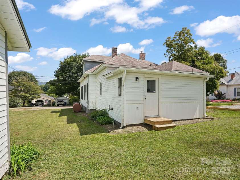 163 Pharr Street, Canton, NC 28716.  MLS# CAR4224754, YatesRealty ID 20033. 