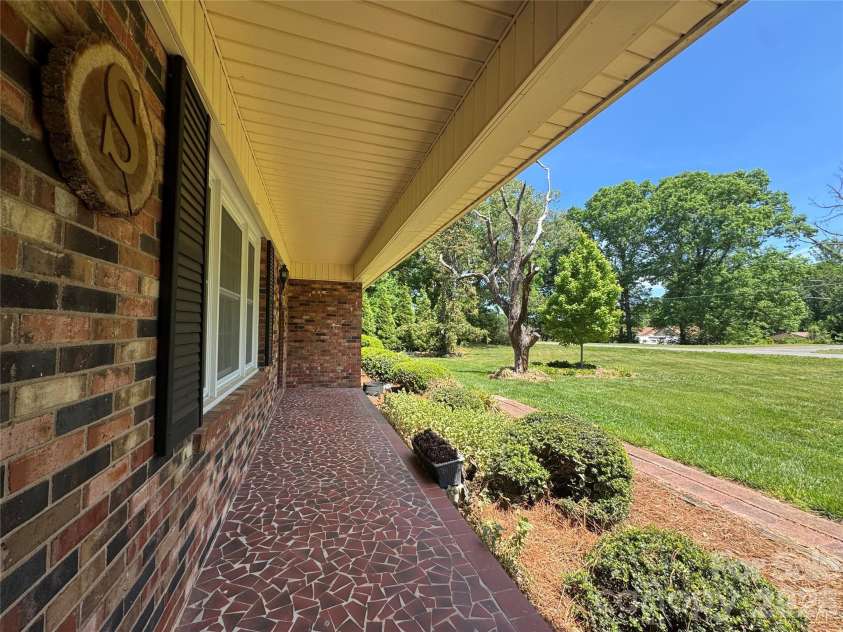 270 Lewis Ferry Road, Statesville, NC 28677.  MLS# CAR4374808, YatesRealty ID 20033. 