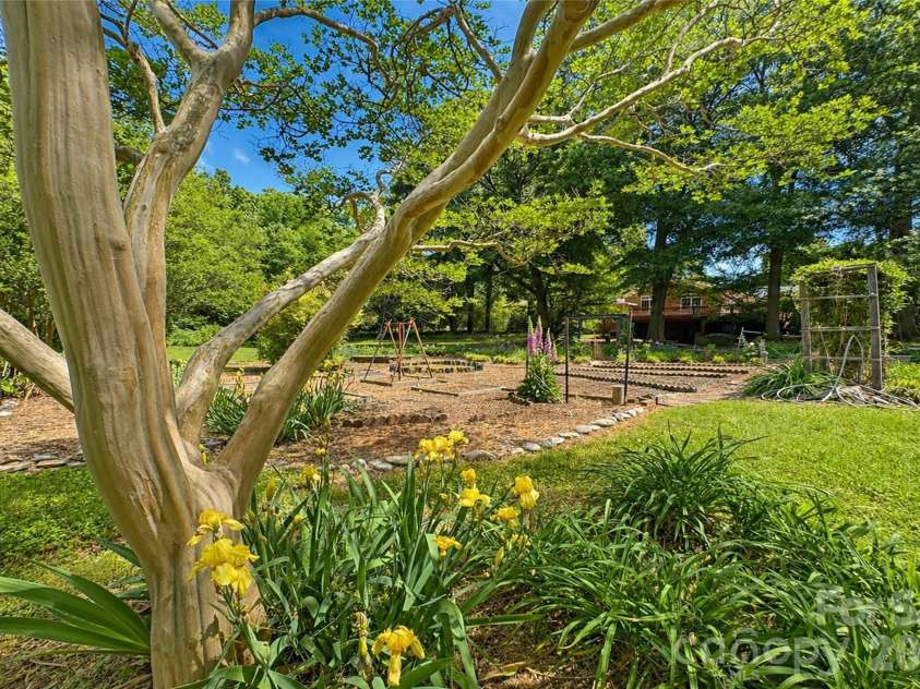 270 Lewis Ferry Road, Statesville, NC 28677.  MLS# CAR4374808, YatesRealty ID 20033. 