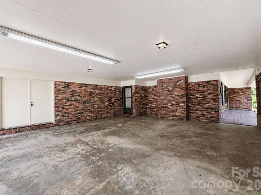 270 Lewis Ferry Road, Statesville, NC 28677.  MLS# CAR4374808, YatesRealty ID 20033. 