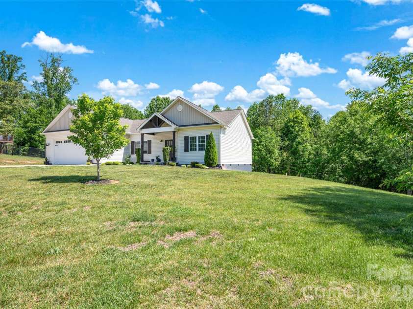 183 Falling Creek Drive, Statesville, NC 28625.  MLS# CAR4375812, YatesRealty ID 20034. 