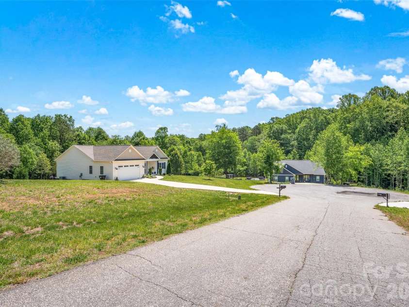 183 Falling Creek Drive, Statesville, NC 28625.  MLS# CAR4375812, YatesRealty ID 20034. 