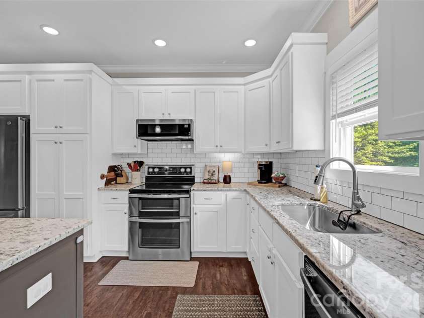 183 Falling Creek Drive, Statesville, NC 28625.  MLS# CAR4375812, YatesRealty ID 20034. 