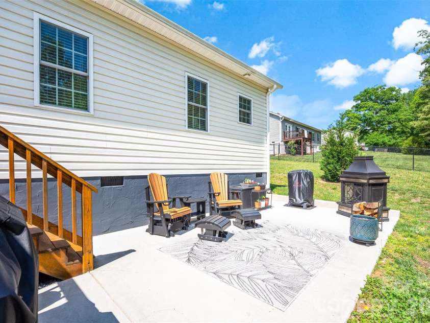 183 Falling Creek Drive, Statesville, NC 28625.  MLS# CAR4375812, YatesRealty ID 20034. 
