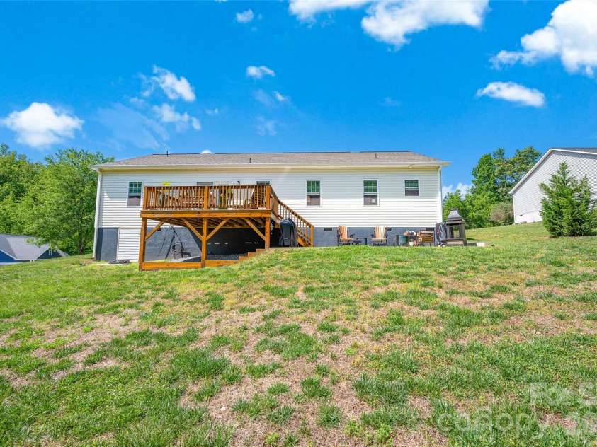 183 Falling Creek Drive, Statesville, NC 28625.  MLS# CAR4375812, YatesRealty ID 20034. 