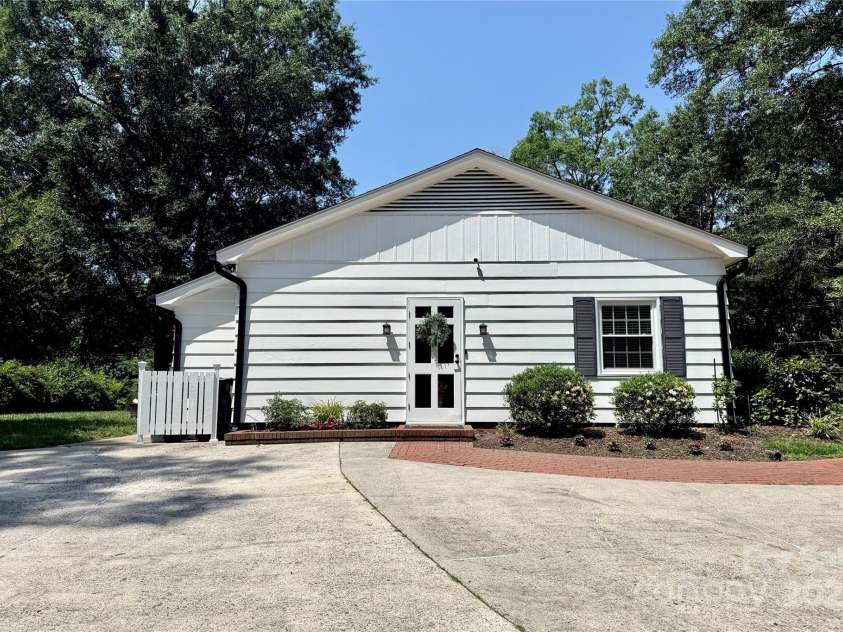 441 Crestside Drive, Concord, NC 28025.  MLS# CAR4269264, YatesRealty ID 20034. 