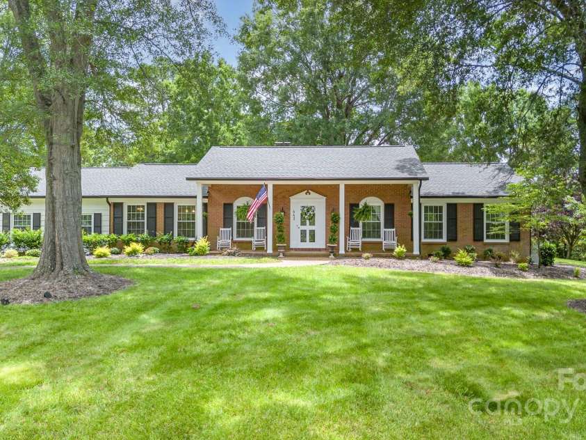 441 Crestside Drive, Concord, NC 28025.  MLS# CAR4269264, YatesRealty ID 20034. Welcome to 441 Crestside Drive SE!