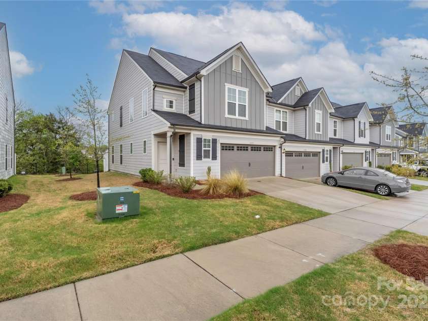 23112 Clarabelle Drive, Charlotte, NC 28273.  MLS# CAR4244219, YatesRealty ID 20035. End Unit