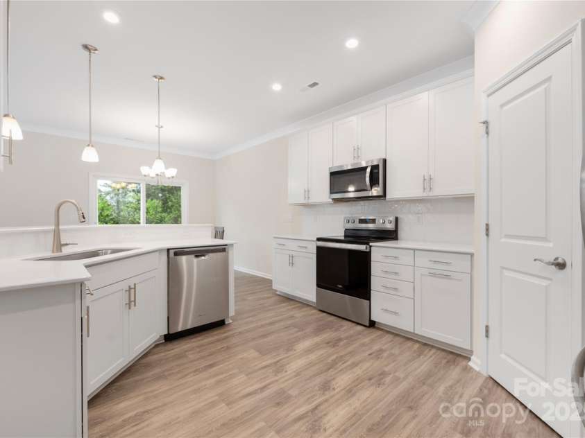 23112 Clarabelle Drive, Charlotte, NC 28273.  MLS# CAR4244219, YatesRealty ID 20035. Kitchen