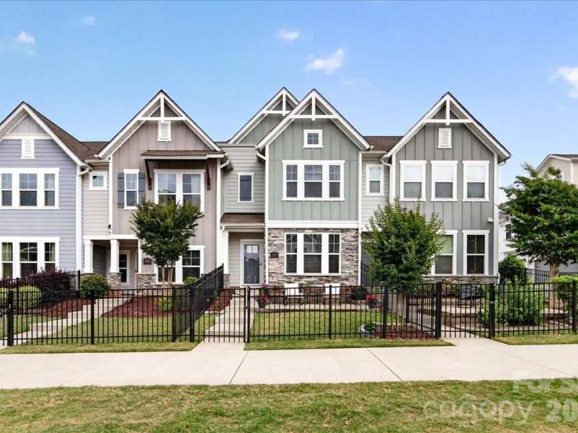 2510 Lydia Avenue, Charlotte, NC 28205.  MLS# CAR4375912, YatesRealty ID 20035. 