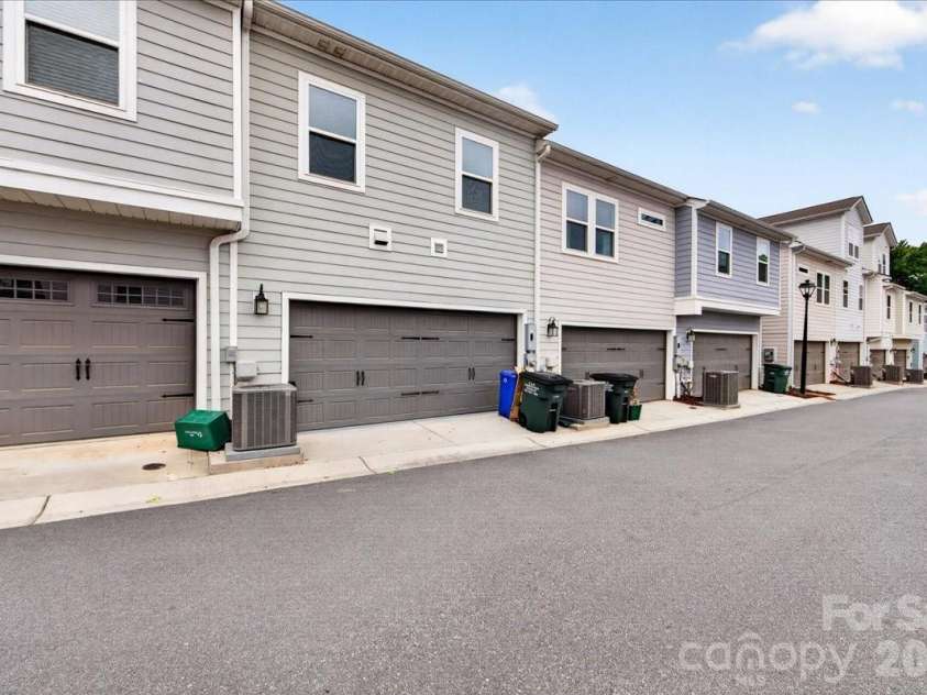 2510 Lydia Avenue, Charlotte, NC 28205.  MLS# CAR4375912, YatesRealty ID 20035. 