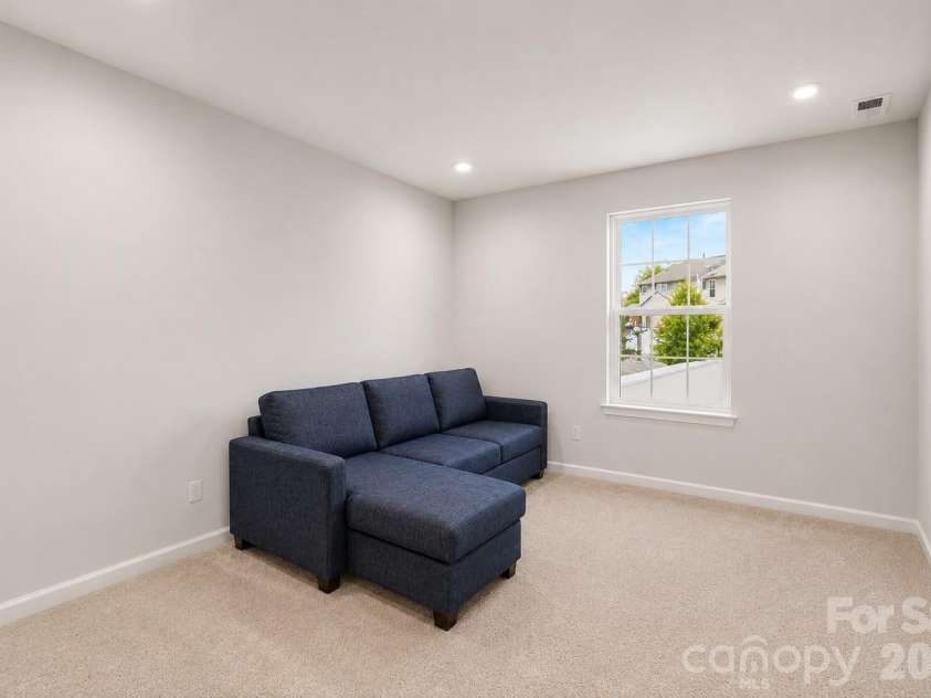 3243 Streamside Drive, Davidson, NC 28036.  MLS# CAR4376065, YatesRealty ID 20037. 2ND FLOOR LOFT