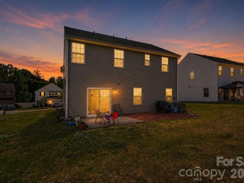 3243 Streamside Drive, Davidson, NC 28036.  MLS# CAR4376065, YatesRealty ID 20037. BACKYARD
