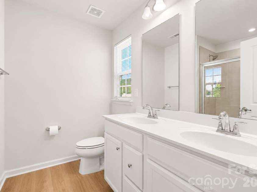 3243 Streamside Drive, Davidson, NC 28036.  MLS# CAR4376065, YatesRealty ID 20037. FULL BATH W SHOWER