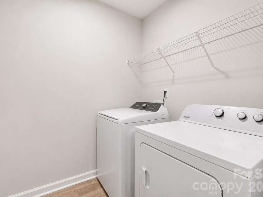 3243 Streamside Drive, Davidson, NC 28036.  MLS# CAR4376065, YatesRealty ID 20037. LAUNDRY ROOM