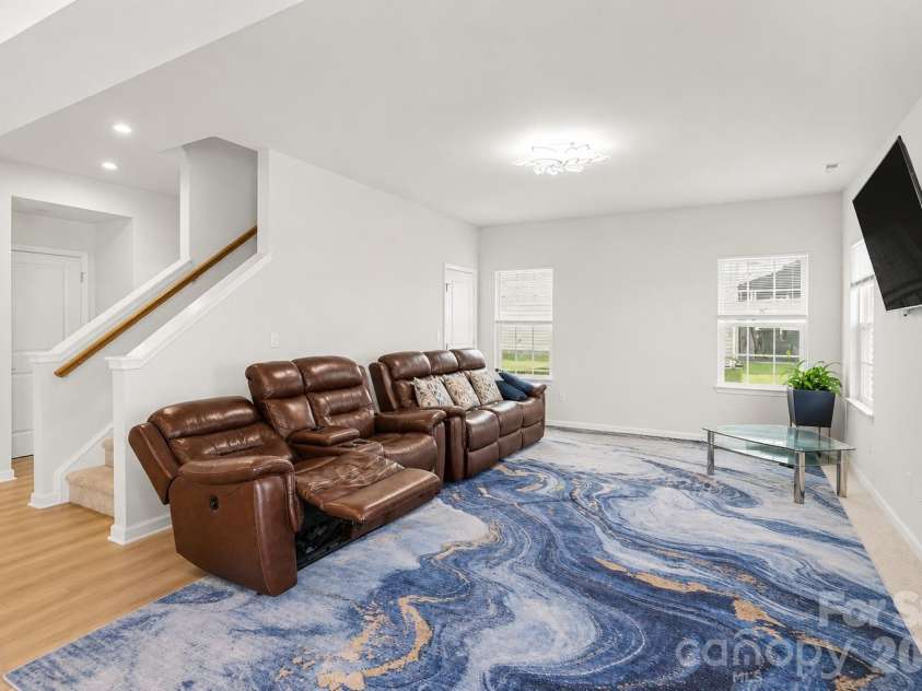 3243 Streamside Drive, Davidson, NC 28036.  MLS# CAR4376065, YatesRealty ID 20037. OPEN LIVING AREA