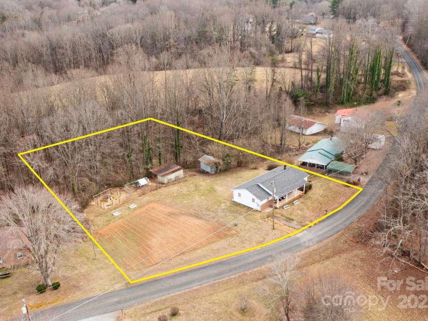 4036 Muncus Road, Jonesville, NC 28642.  MLS# CAR4223825, YatesRealty ID 20037. Approximate Lot Lines of 4036 Muncus Rd