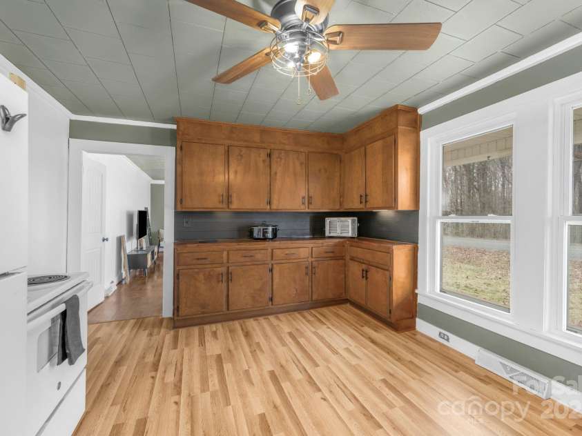 4036 Muncus Road, Jonesville, NC 28642.  MLS# CAR4223825, YatesRealty ID 20037. Kitchen