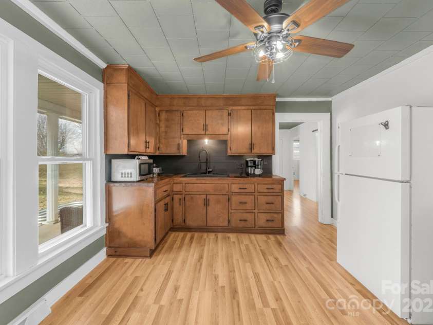 4036 Muncus Road, Jonesville, NC 28642.  MLS# CAR4223825, YatesRealty ID 20037. Kitchen