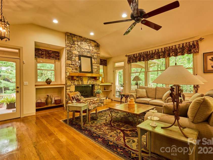 201 Chimney Crossing, Hendersonville, NC 28739.  MLS# CAR4244832, YatesRealty ID 20039. 