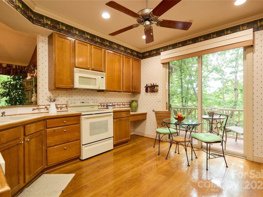 201 Chimney Crossing, Hendersonville, NC 28739.  MLS# CAR4244832, YatesRealty ID 20039. 