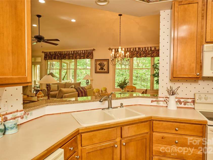 201 Chimney Crossing, Hendersonville, NC 28739.  MLS# CAR4244832, YatesRealty ID 20039. 