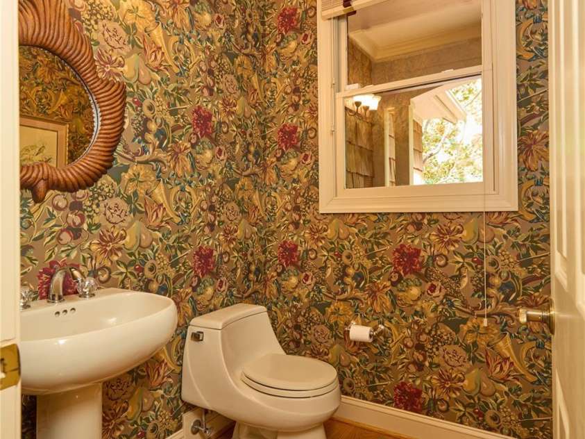 201 Chimney Crossing, Hendersonville, NC 28739.  MLS# CAR4244832, YatesRealty ID 20039. 