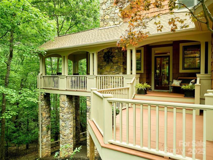 201 Chimney Crossing, Hendersonville, NC 28739.  MLS# CAR4244832, YatesRealty ID 20039. 