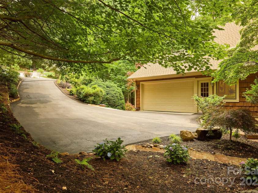 201 Chimney Crossing, Hendersonville, NC 28739.  MLS# CAR4244832, YatesRealty ID 20039. 