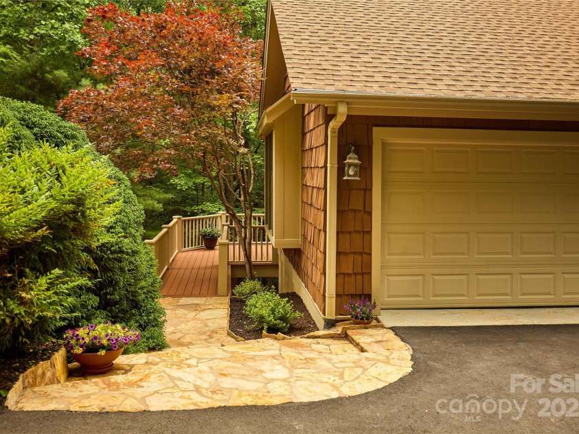 201 Chimney Crossing, Hendersonville, NC 28739.  MLS# CAR4244832, YatesRealty ID 20039. 