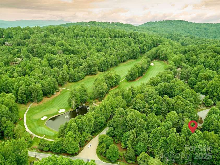 201 Chimney Crossing, Hendersonville, NC 28739.  MLS# CAR4244832, YatesRealty ID 20039. Proximity to Champion Hills Golf Course