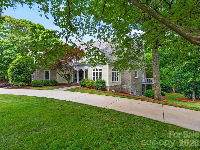 7510 Seton House Lane, Charlotte, NC 28277.  MLS# CAR4372838, YatesRealty ID 20039. 