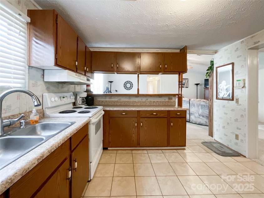 2329 Dolan Lane, Liberty Hill, SC 29074.  MLS# CAR4220837, YatesRealty ID 2004. 