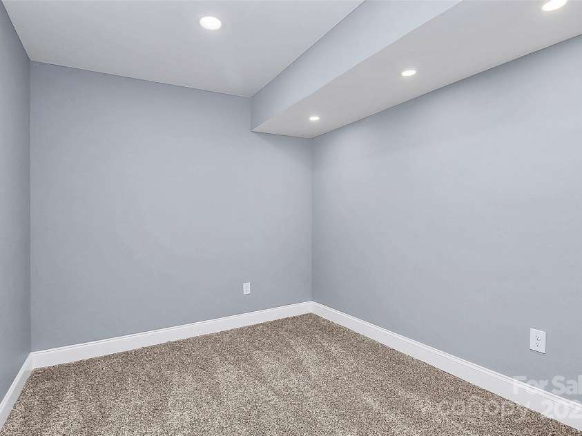 6519 Pargo Road, Charlotte, NC 28216.  MLS# CAR4331228, YatesRealty ID 2004. 