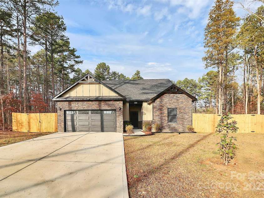 6519 Pargo Road, Charlotte, NC 28216.  MLS# CAR4331228, YatesRealty ID 2004. 