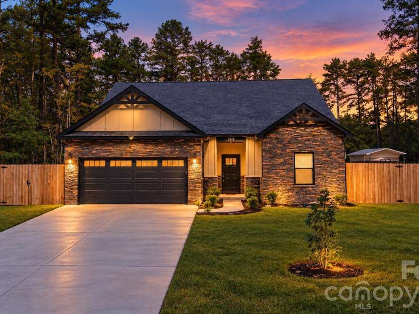 6519 Pargo Road, Charlotte, NC 28216.  MLS# CAR4433799, YatesRealty ID 2004. 