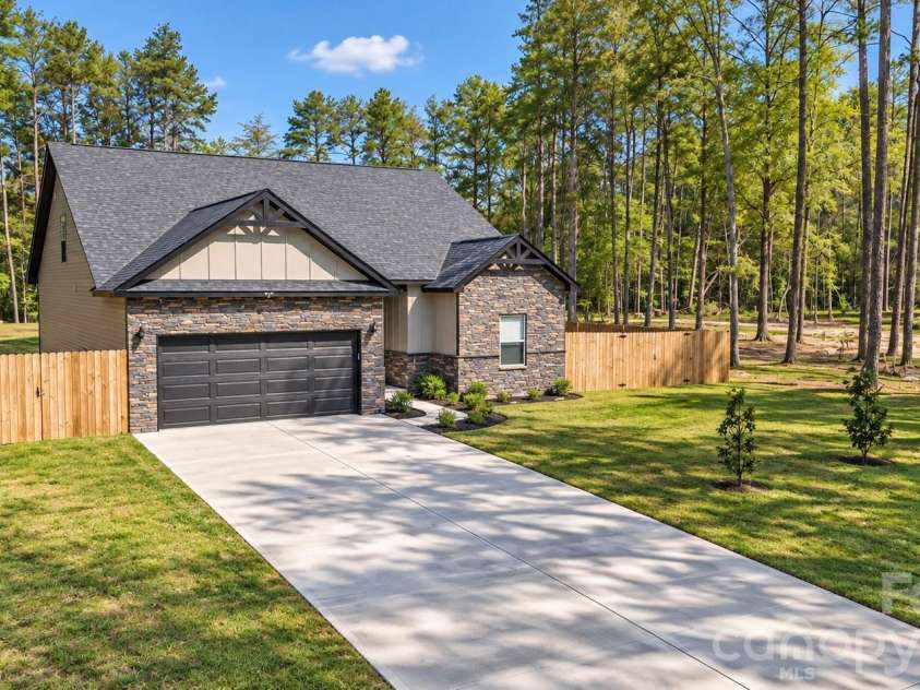 6519 Pargo Road, Charlotte, NC 28216.  MLS# CAR4433799, YatesRealty ID 2004. 