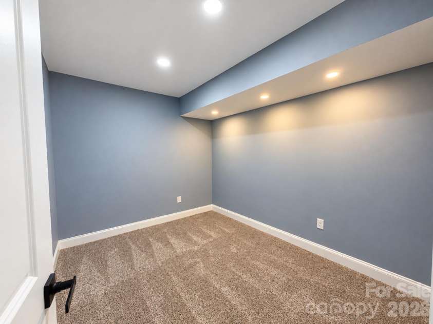 6519 Pargo Road, Charlotte, NC 28216.  MLS# CAR4433799, YatesRealty ID 2004. 
